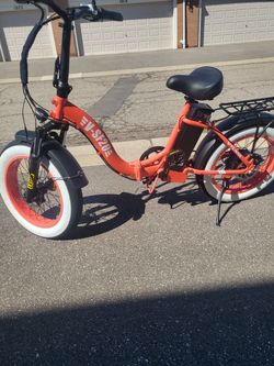 REDUCED!!!!! $1350. Like-New VTUVIA SF20 Folding E-Bike – Under 1 Mile! (UL Certified) The color is salmon with white wall tires