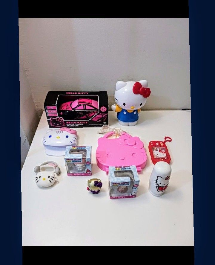 All Hello Kitty!
Only 3 dollars each piece (you must buy at least 3 pieces).
All original 7 Hello Kitty and friends plushes collection New with TAG .
