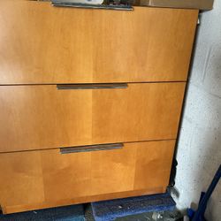 MUST SELL 3 DRAWER FILE CABINET 