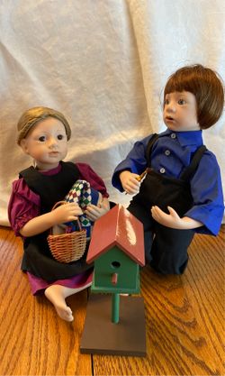 Amish porcelain doll set