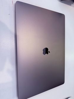 2019 i9 MacBook Pro sixteen inch screen