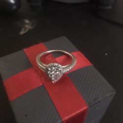 10k White Gold Diamond Ring 