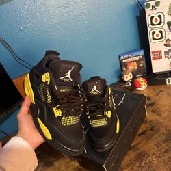 Jordan 4 Yellow Thunder