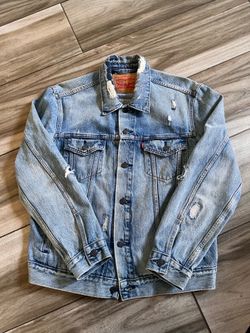 Levis Trucker Jacket Sz medium distressed