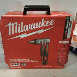 Milwaukee M12 12-Volt Lithium-Ion Cordless ProPEX Expansion Tool Kit with (2) 1.5Ah Batteries, (3) Expansion Heads and Hard Case Brand New 