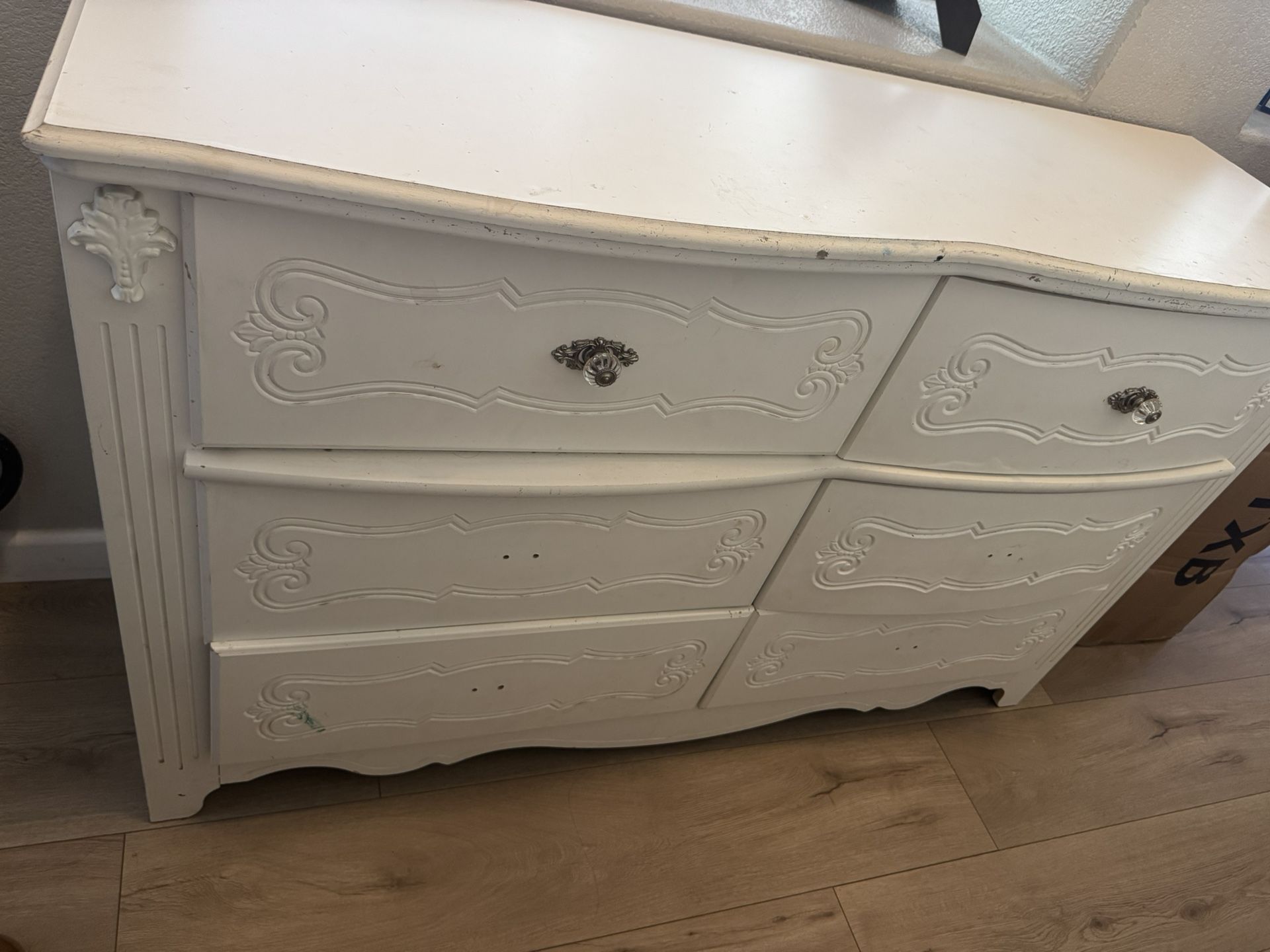 Vintage White Dresser – Perfect for DIY or Extra Storage