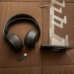 PS5 HEADSET GREAT CONDITION COMES WITH CHARGER
