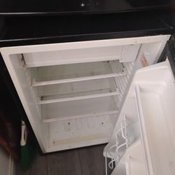 Mini Fridge 