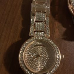 Mk Rosegold new needs a battery 