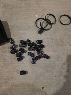 Black lug nuts