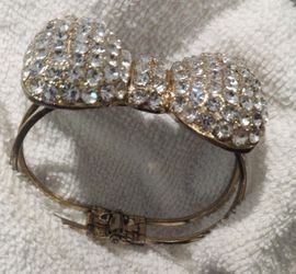 Rhinestone bow bracelet