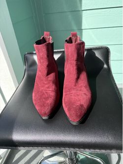 Chelsea-style ankle boot with an almond or pointed toe.