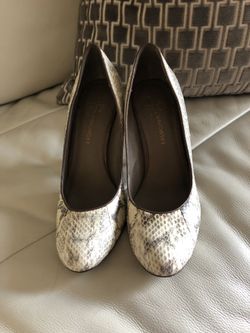 B.Makowsky snake pattern pumps - size 10 - stunning shoes