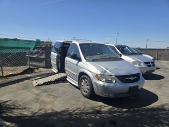 2003 Chrysler Town & Country
