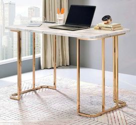 Delphine USB marbled desk
