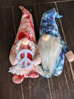 Tie dye gnomes