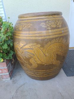 Antique Chinese Decorative Pot