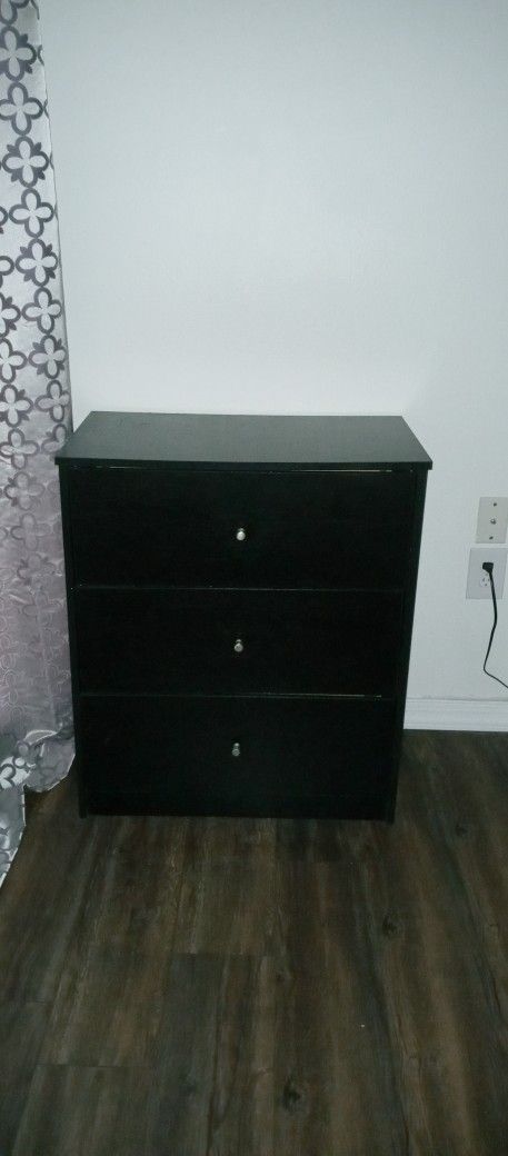 Cabinet $15
