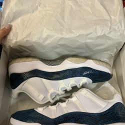 Air Jordan 11 Retro Low Size 9 Men