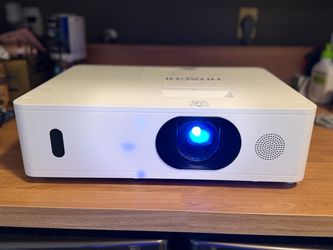 5000 Lumens Projector - Hitachi HDMI