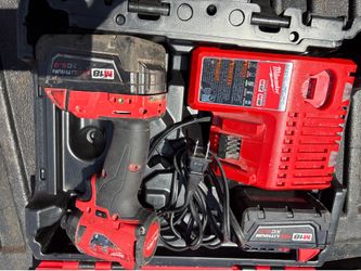 Fuel Milwaukee M18 impact two batteries and the charger