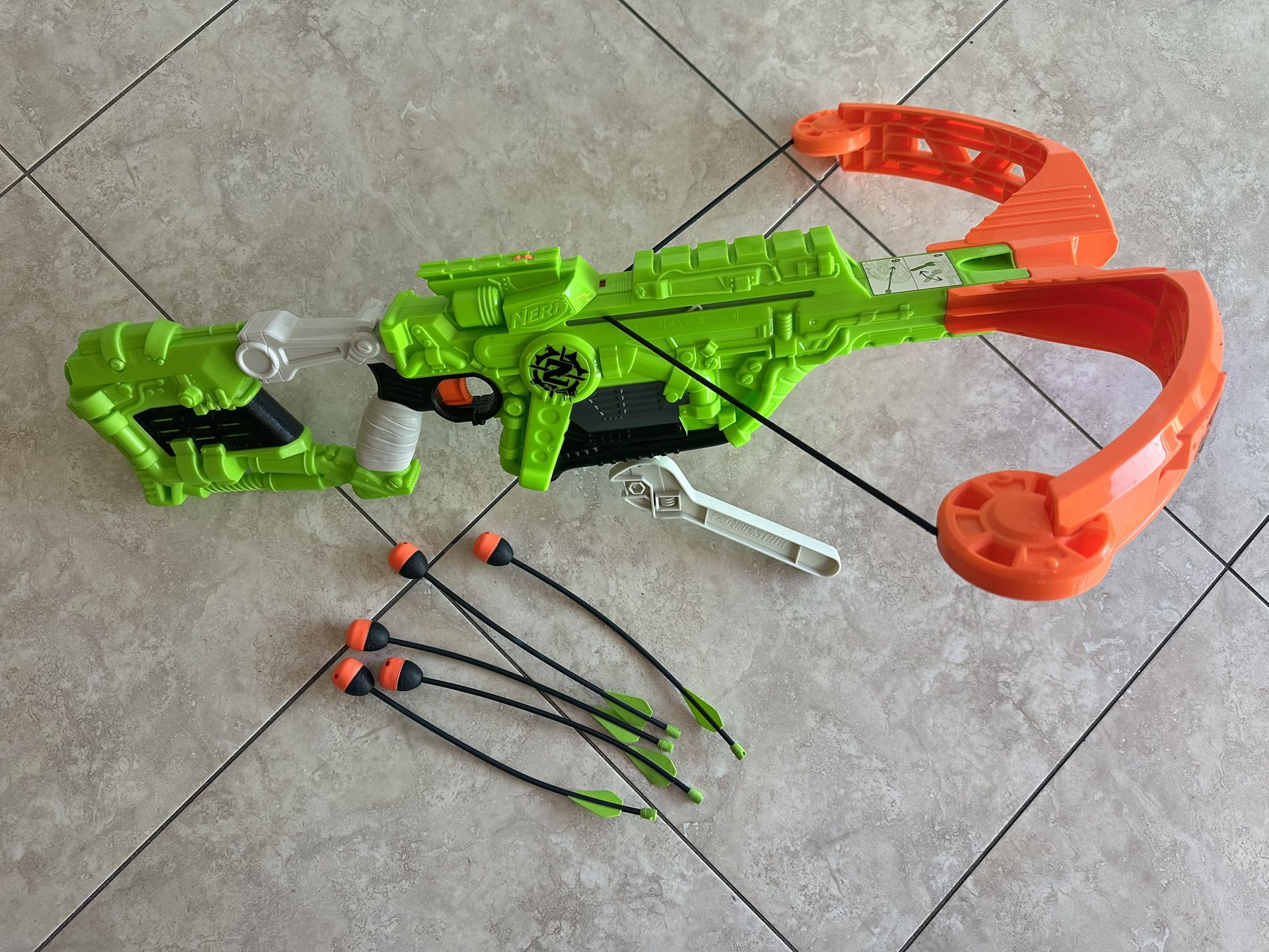 Nerf Dreadbolt Zombie Strike Dart Toy Blaster Automatic & 5 Arrows Discontinued
