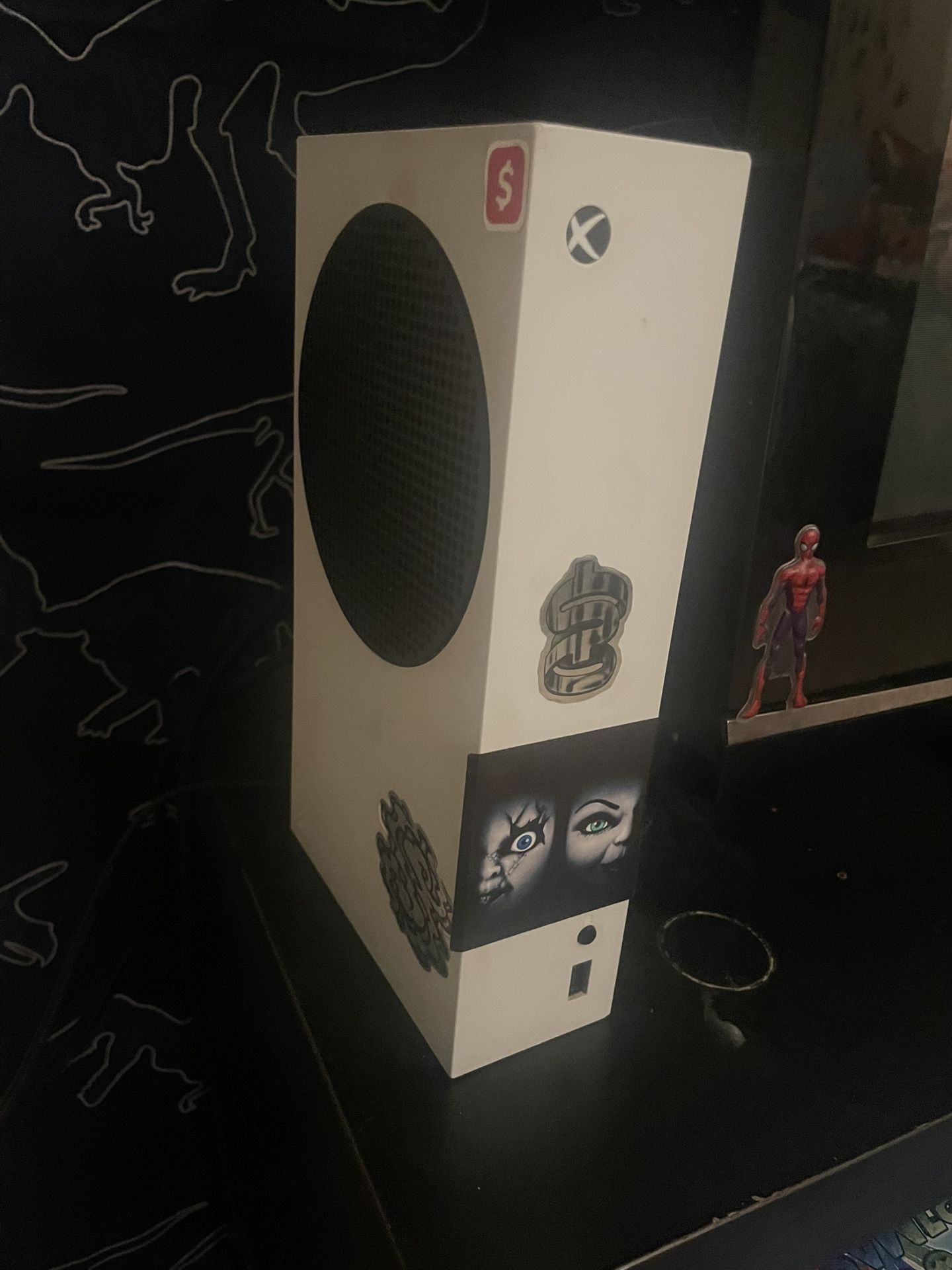 XBOX SERIES S WITH 3 CONTROLLERS AND WIRELESS HEADSET
