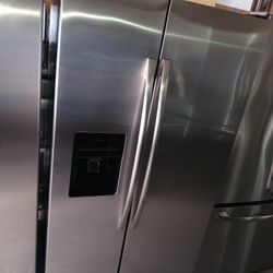 Amana Refrigerator Side By Side Stainless Steel Everything Works Good 👍