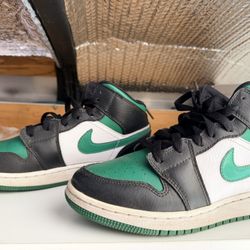 Air Jordan 1 Mid GS "Green Toe" – Size 4.5Y