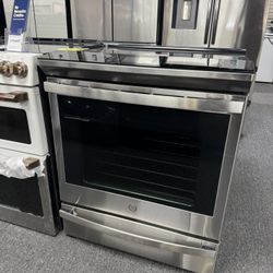 GE Stove. 🚚WE DELIVER🚚