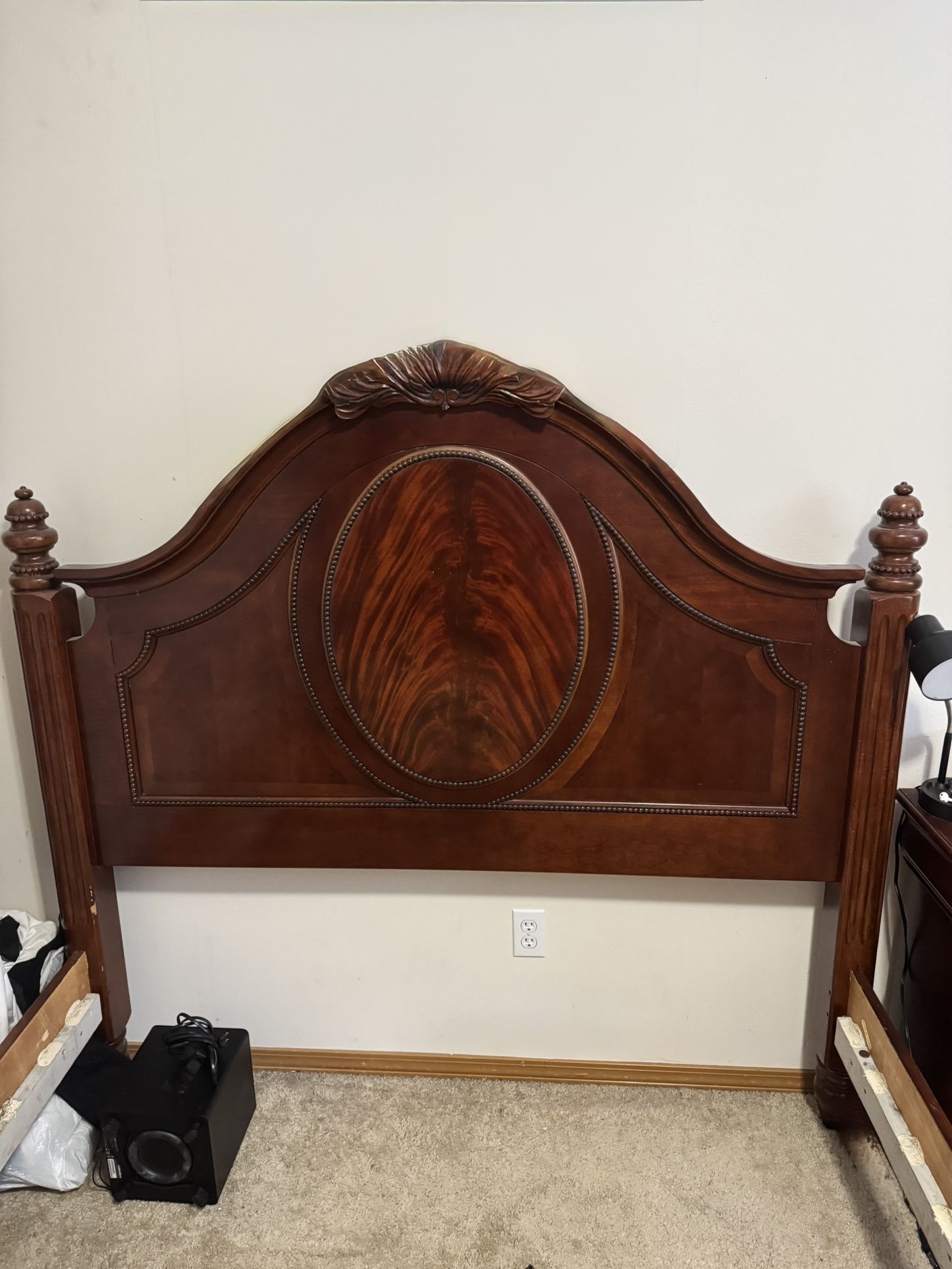 Queen Size Bed With Night Stands 