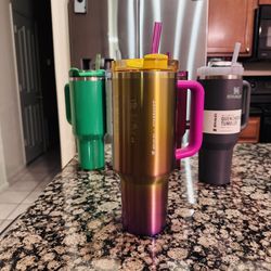 New 40oz Stanley Starbucks Tumbler - Iridescent Yellow Pink 