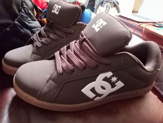 BRAND NEW DC SHOES NEVER WORN