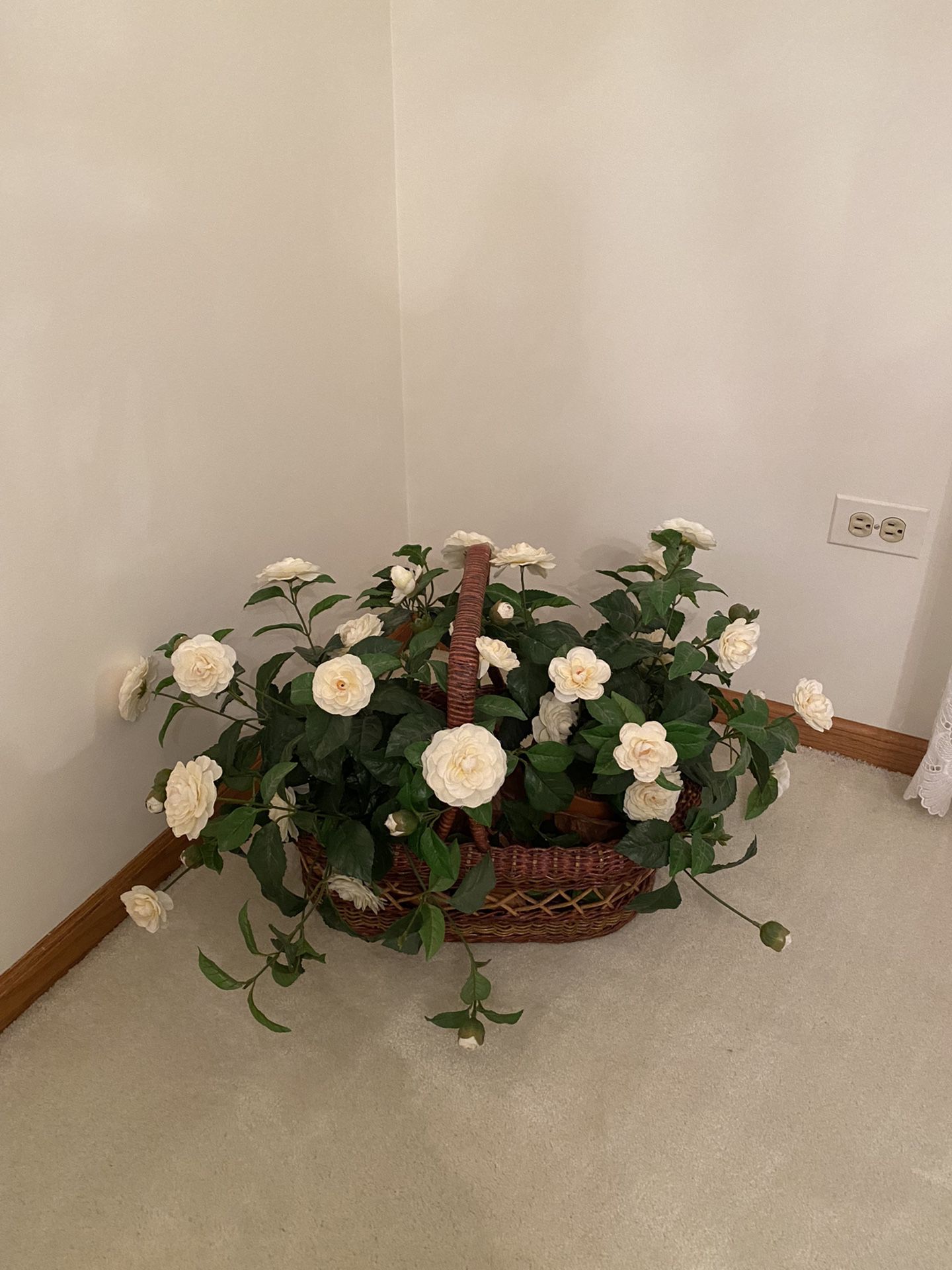Basket With 2 Flower Pots And Artificial Flowers