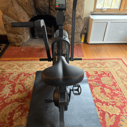 2025 Rogue Assault Fitness Bike – Like New, Fan Resistance & LCD Monitor - Rockville Centre, NY