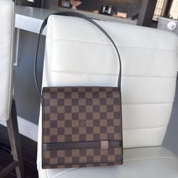 Louis Vuitton Damier shoulder bag