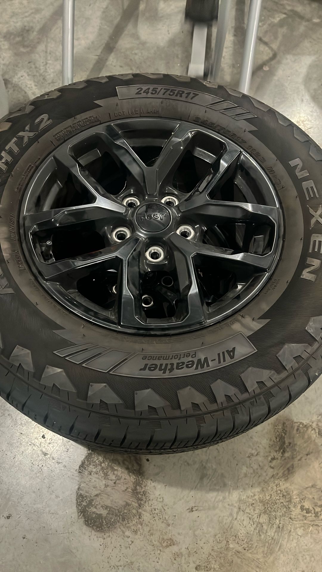 Nexen Roadian HTX2 with black jeep rims
