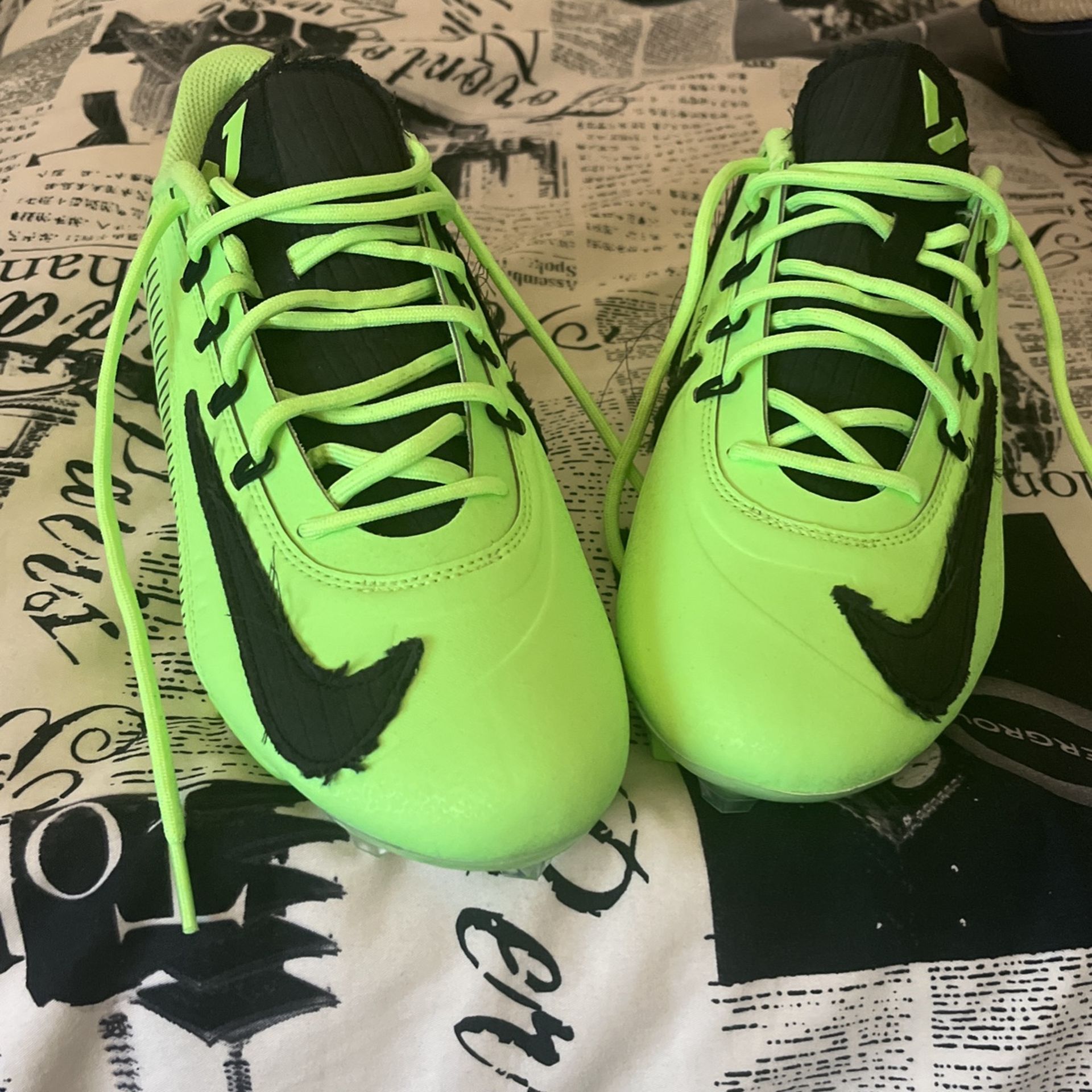 Nike Flywire Football Cleats 1/2