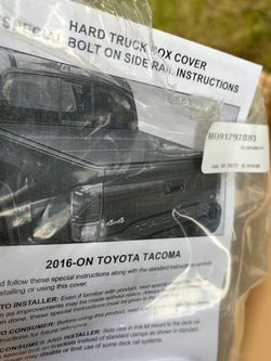 Brand New Lomax 2016 On Up Toyota Tacoma 5’ Hard Truck Box Cover