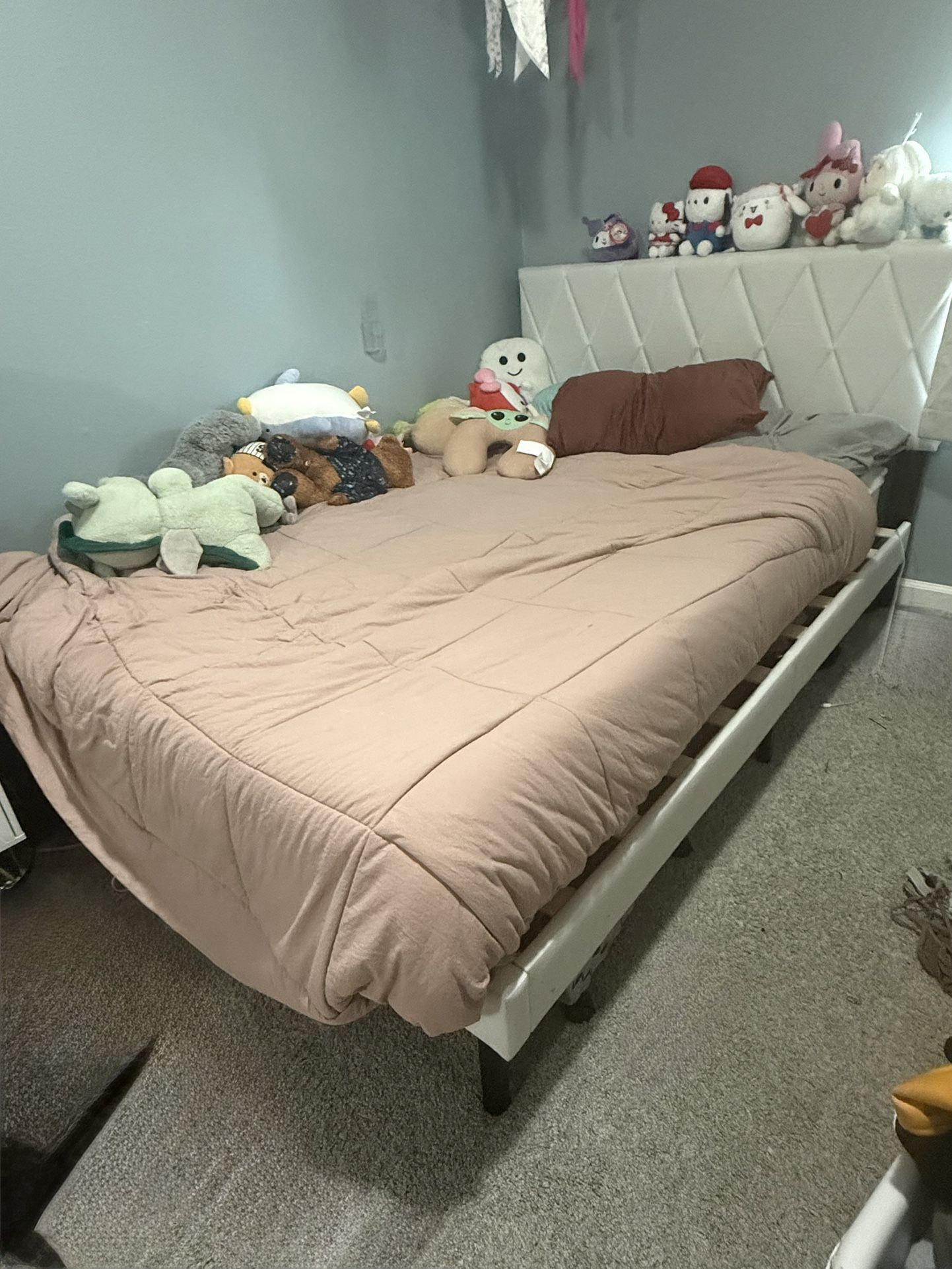 Full Bedroom Set! Valued Over $500