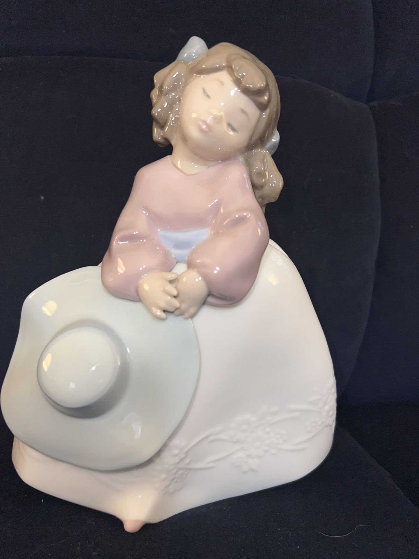 Nao by Lladro Encanto Figurine