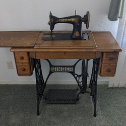 1915 Singer Sewing Machine