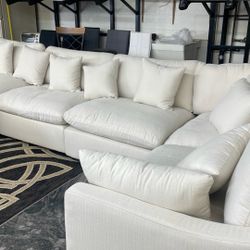 New  Luxury 162x84 Performance Cloud Sectional Couch / Free Delivery 