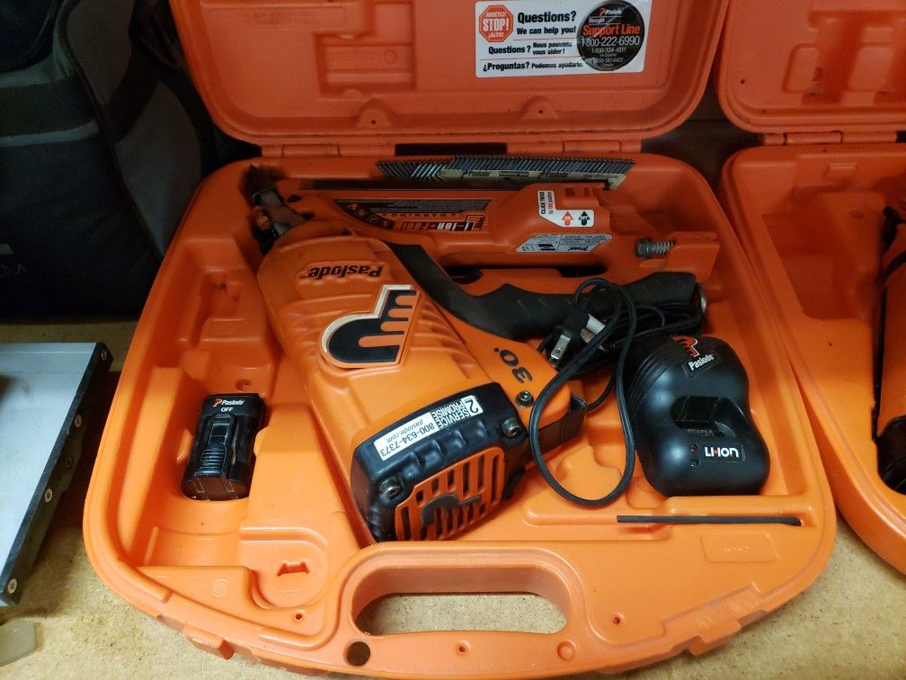 Paslode CF325Li 30 Degree Framing Nailer With Battery And Charger
