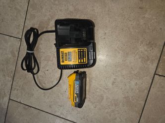 DEWALT DCB115 Charger with 20V POWERSTACK Battery
