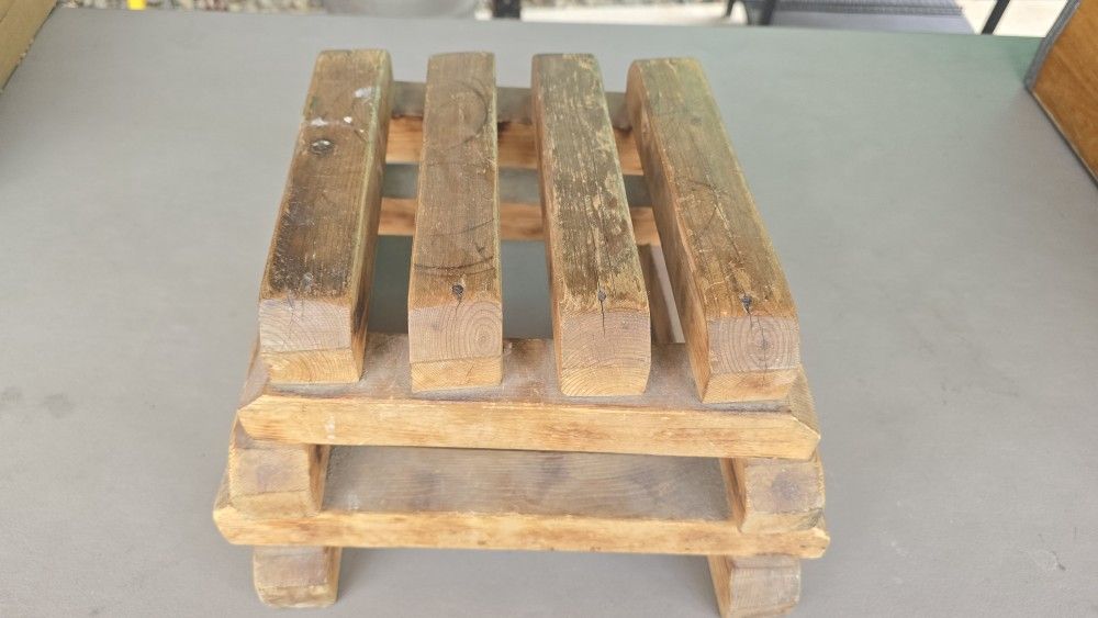 WOOD RISER