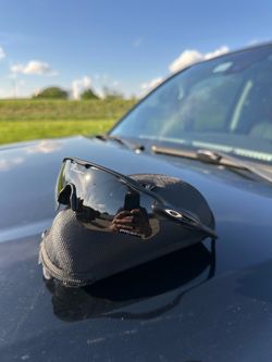 Black New Oakleys No scratches