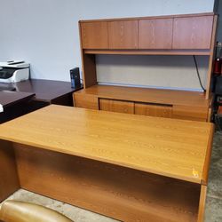 Executive Office Desk And Credenza Hutch Set $250 (Good Condition)