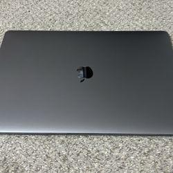 15.4 inch 2018 MacBook Pro i7 (6-core) ( 32GB DDR4 RAM / 512GB SSD ) w/ 100W Fast Charger