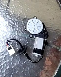 03-07 Infiniti G35  03-09 Nissan 350z right co driver side  New power window motor de ventana